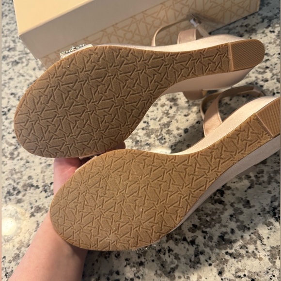 🌟Badgley Mischka Sandals 🌟Like new 🆕 - Picture 15 of 17